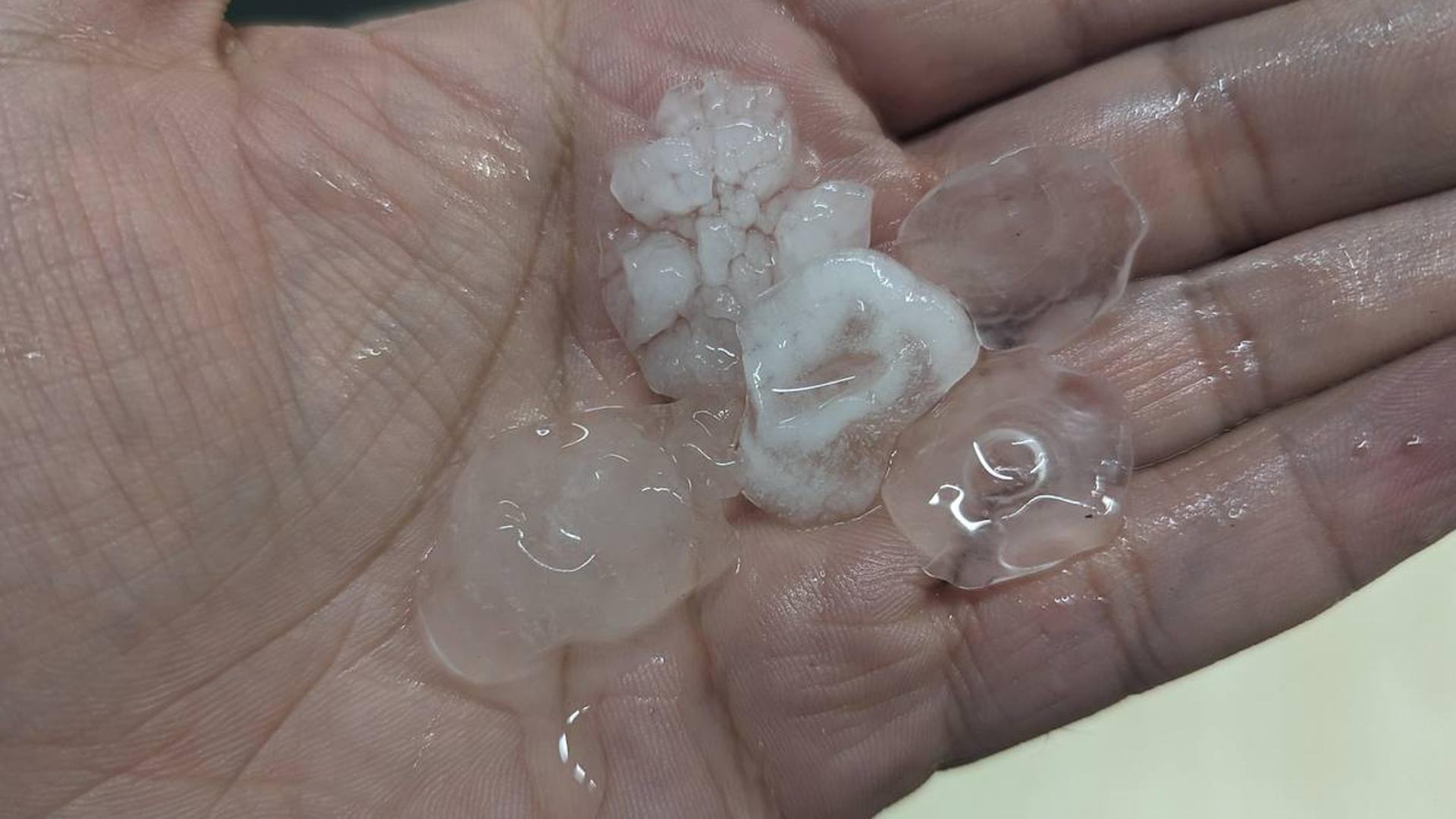 Una fuerte tormenta de granizo sorprende en varios puntos de la Región de Murcia