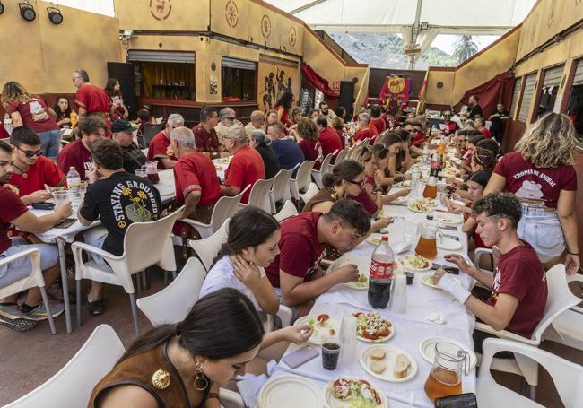 El apagado del Fuego Sagrado y el castillo abren el Año XXXV