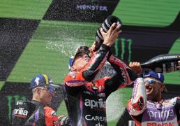 Aleix Espargaró lidera el triplete español en Barcelona