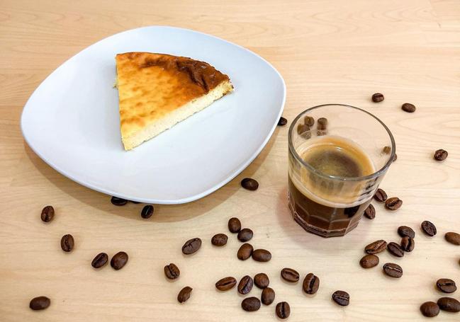 Tarta de queso para maridar un café de especialidad en Meza Coffee.