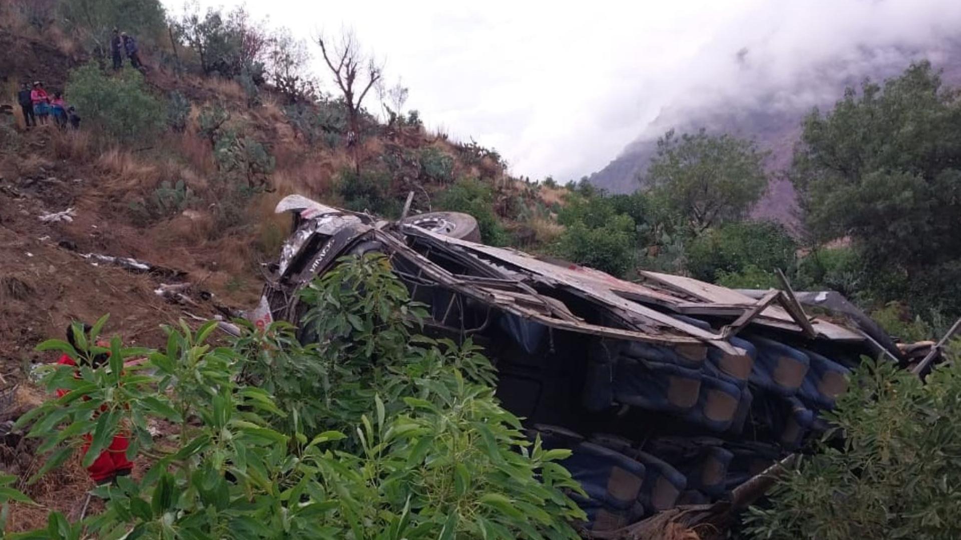 Un autobús cae por un precipicio en Perú