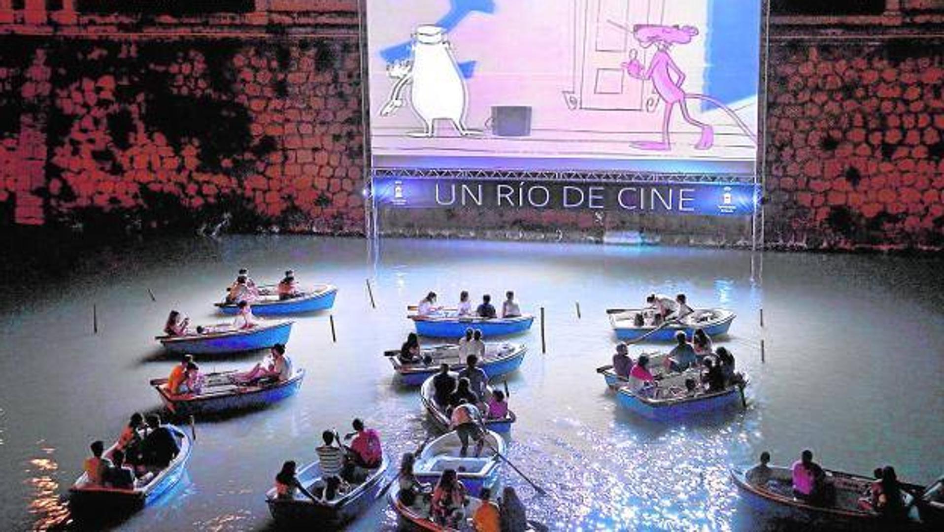 El río Segura se convierte en un cine al aire libre con tres proyecciones