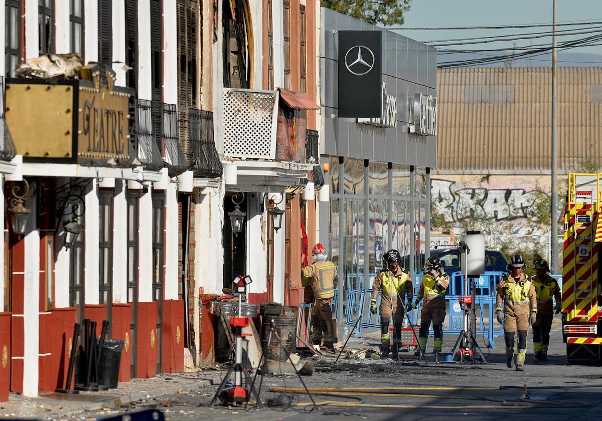 El incendio en Las Atalayas activa el mayor operativo de bomberos de la historia de la Región de Murcia