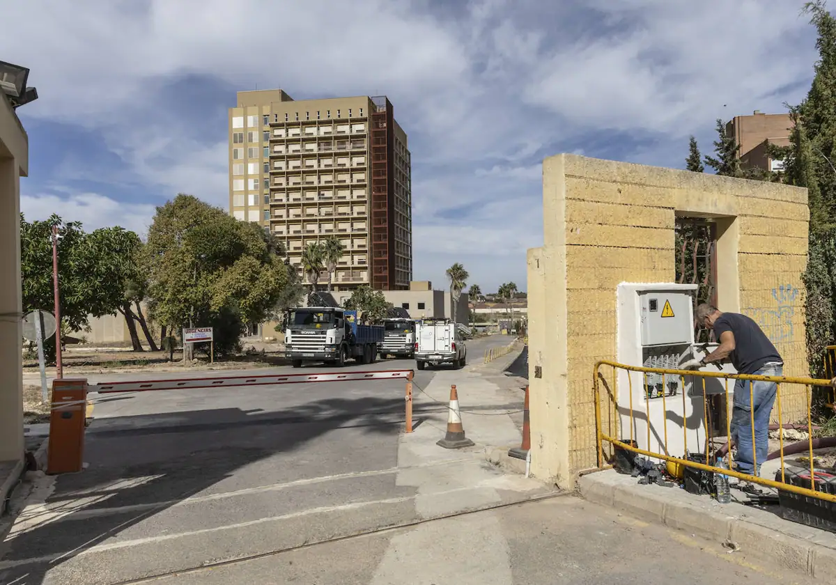 El campamento para inmigrantes del Hospital Naval de Cartagena abrirá en una semana con 600 plazas