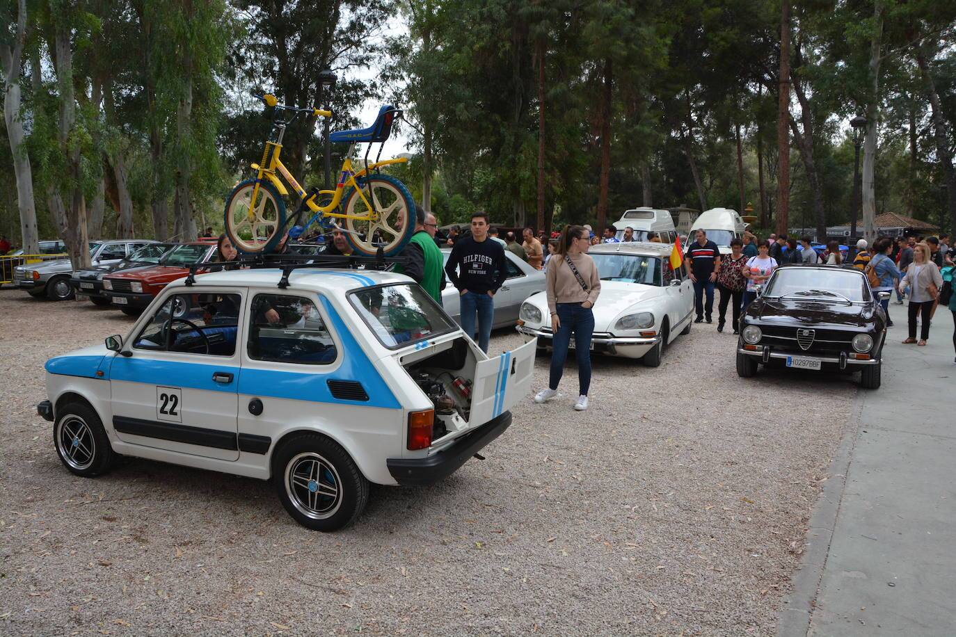 Concentración de coches y motos antiguas en Abarán