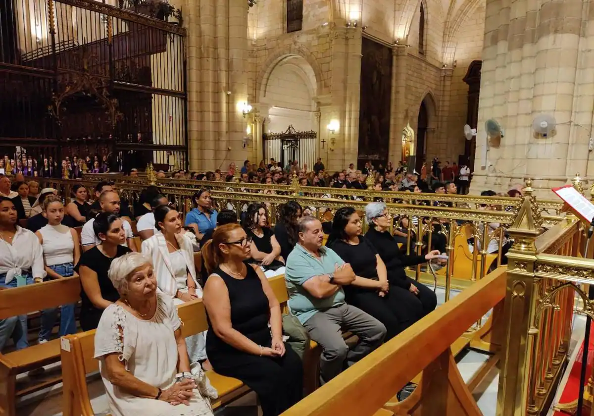 Funeral por los 13 de Atalayas: «Dios también estaba allí, cerca de ellos, y lloraba en silencio»