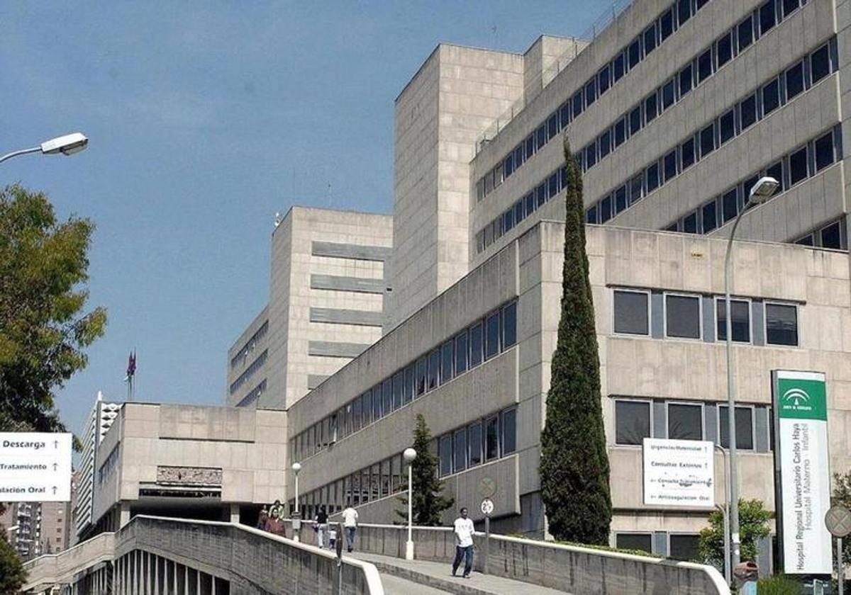 Encuentran a una bebé recién nacida abandonada en la calle en Málaga