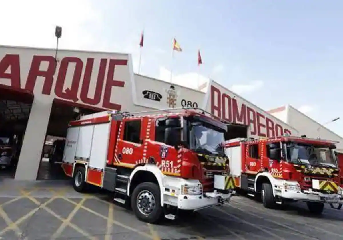 Los bomberos sofocan un nuevo incendio en un local de la zona de Atalayas de Murcia