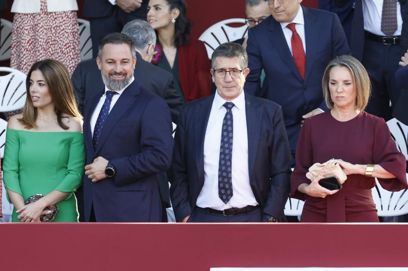 El portavoz del PSOE en el Congrso Patxi López, la portavoz del PP en el Congreso Cuca Gamarra y el líder de Vox Santiago Abascal, este jueves durante el desfile del Día de la Fiesta Nacional en Madrid.