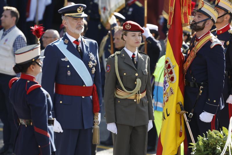 La princesa de Asturias, Leonor y el rey Felipe VI, este jueves en el desfile del Día de la Fiesta Nacional en Madrid