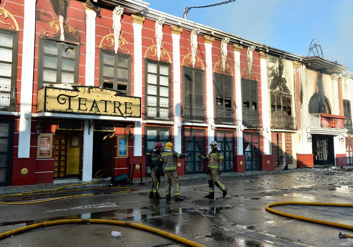 La defensa de varias familias del incendio de Atalayas de Murcia teme que desaparezcan expedientes en el Ayuntamiento