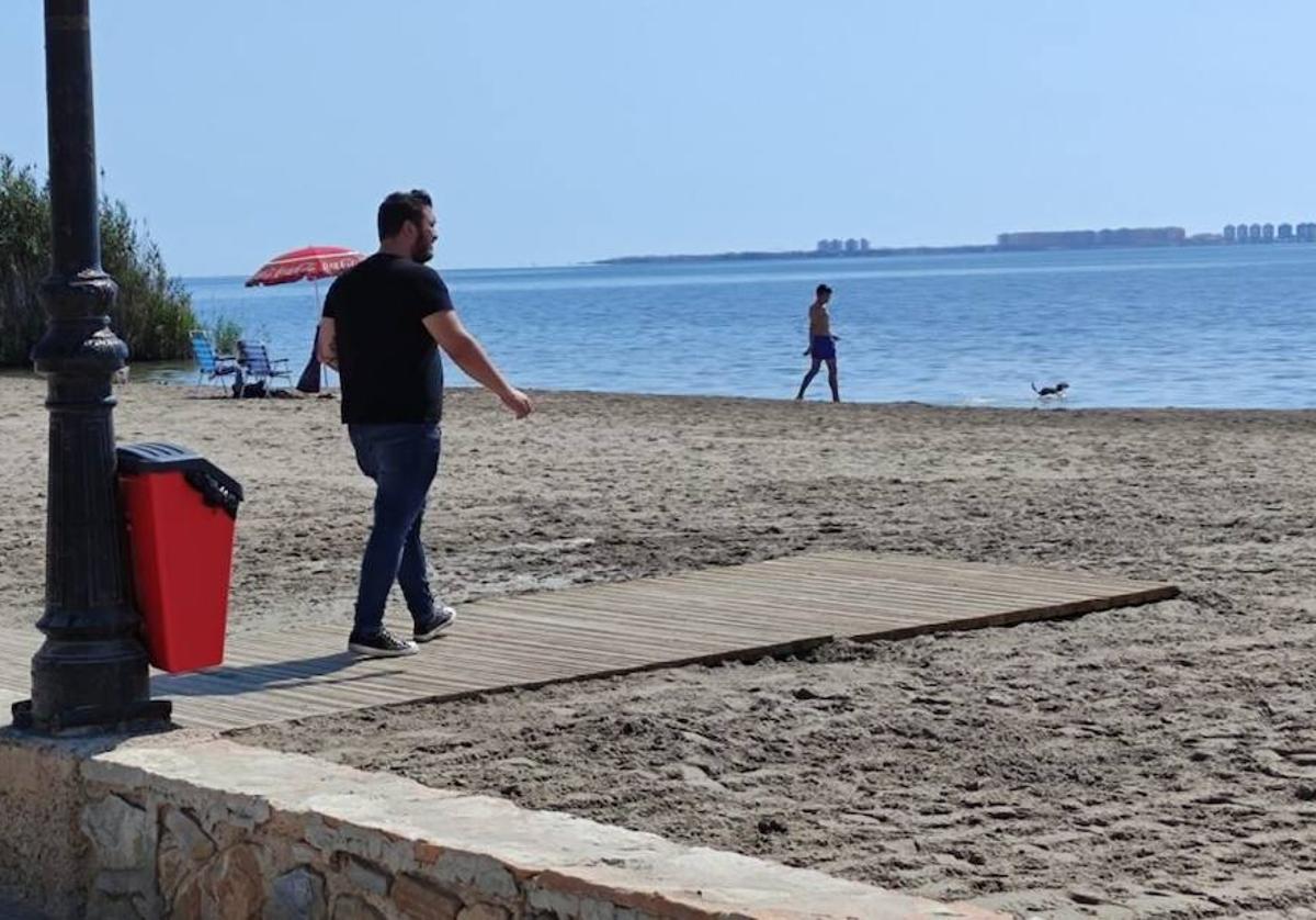 Muere un hombre tras desvanecerse cuando practicaba piragüismo en Los Alcázares