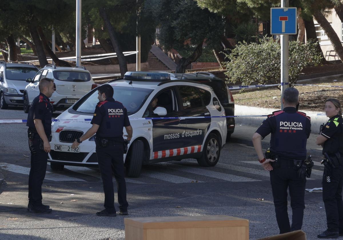 Un niño de 12 años apuñala a una compañera en un instituto de Barcelona