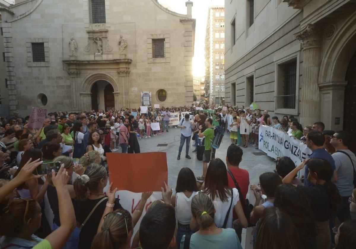 Acuerdo entre la Comunidad y el sector del transporte escolar para restablecer el servicio desde mañana