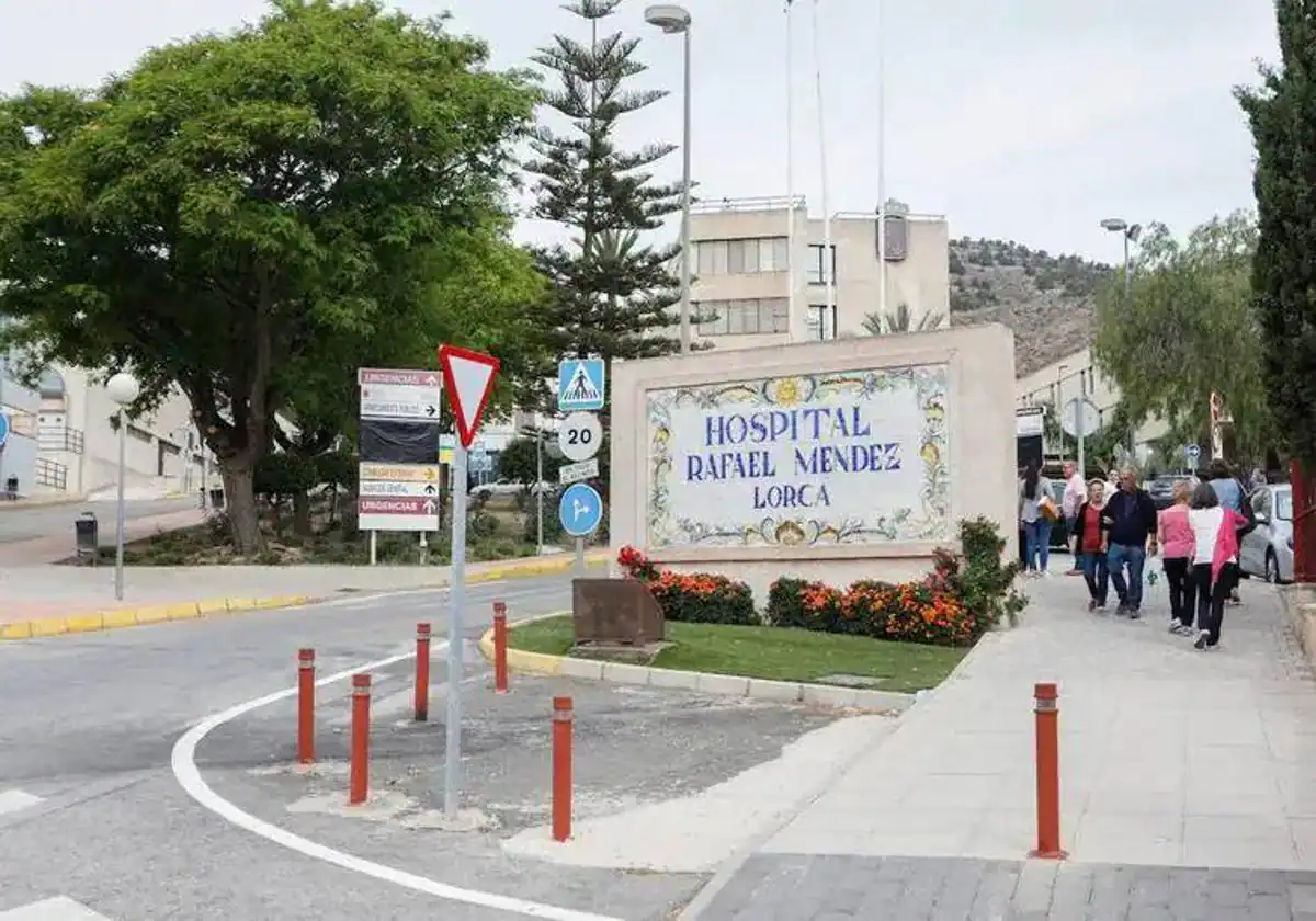 Cinco personas resultan heridas en el incendio de una vivienda de Lorca