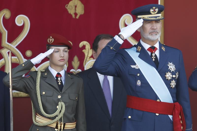 La princesa de Asturias, Leonor y el rey Felipe VI, este jueves en el desfile del Día de la Fiesta Nacional en Madrid.