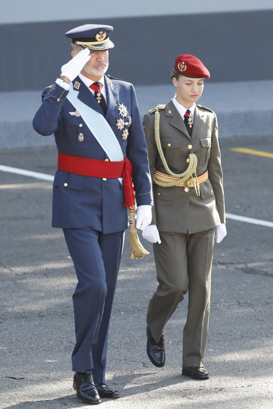 La princesa de Asturias, Leonor y el rey Felipe VI, este jueves en el desfile del Día de la Fiesta Nacional en Madrid.