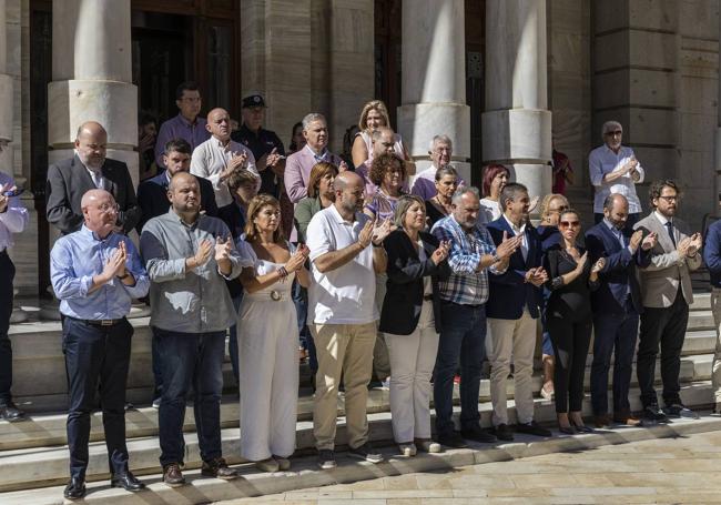 Corporación y personal municipal en el acto en Cartagena.