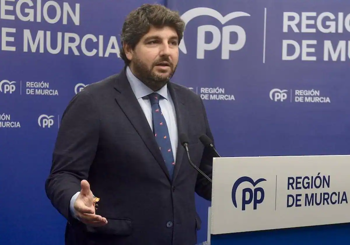 López Miras tacha de «barbaridad» que Sánchez «trague con todo» para «seguir siendo presidente»