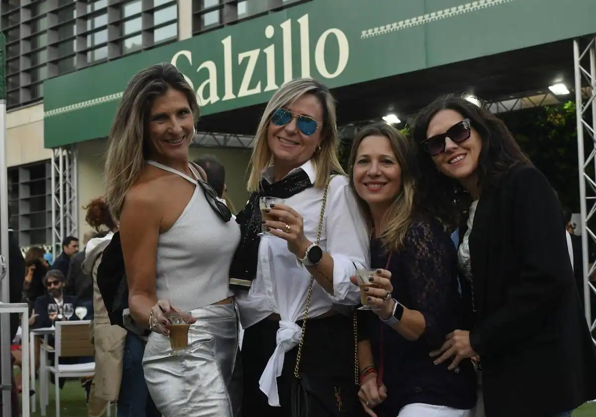 Brasas, copas y música en la terraza