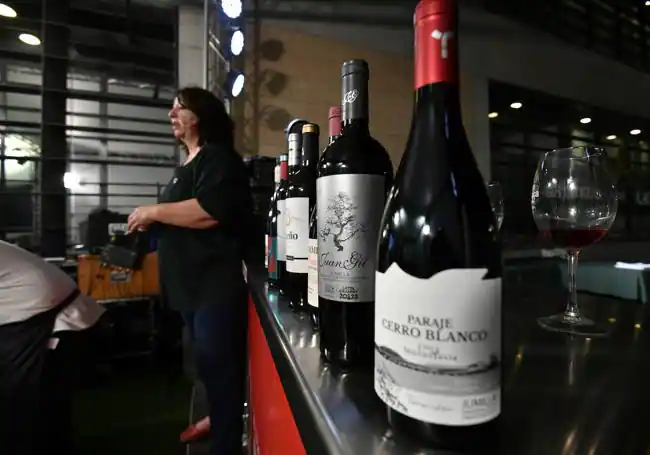 Ocho copas de vino para reflejar el valor de Jumilla