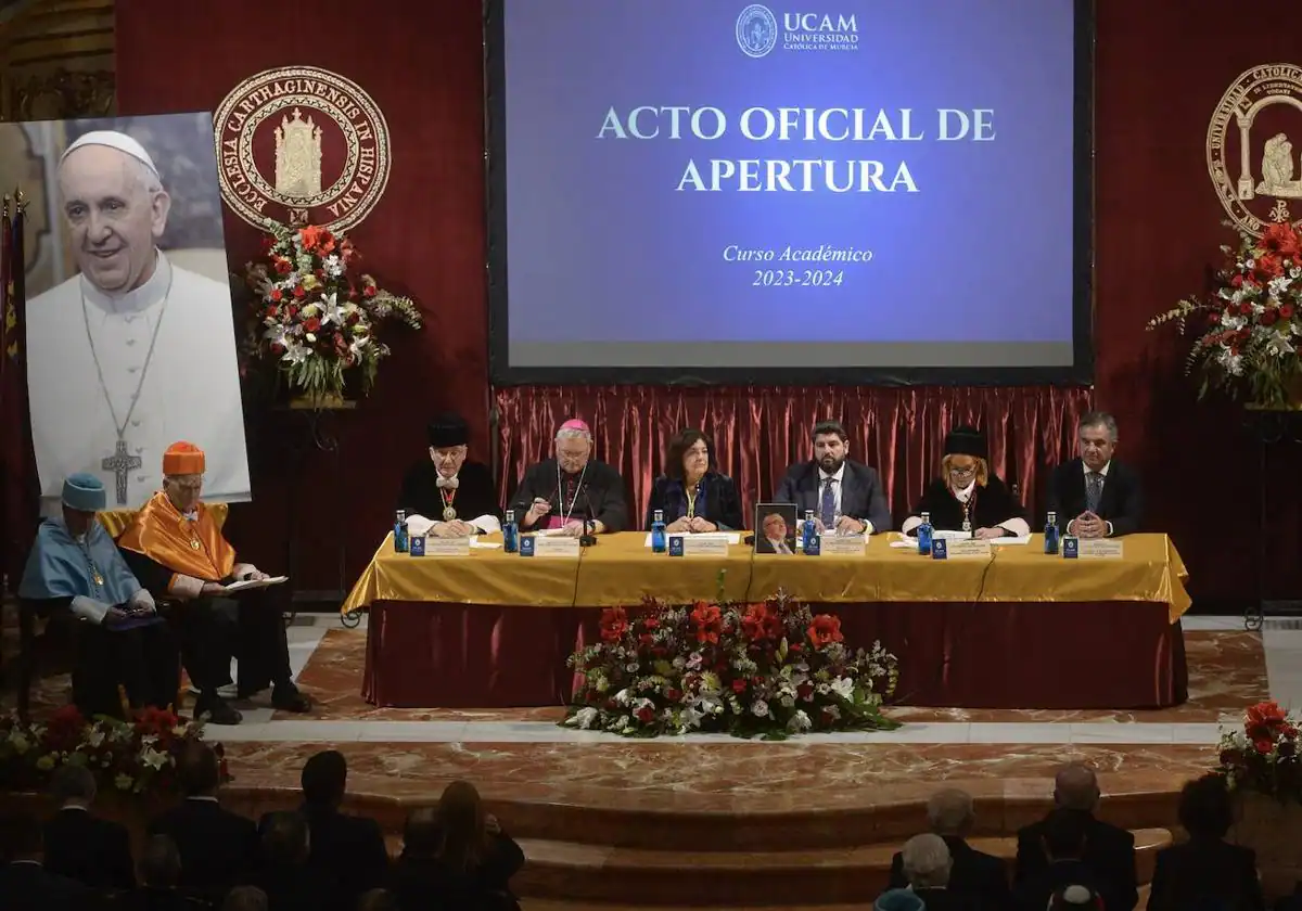 Miras quiere enmendar la LOSU con la nueva ley regional de universidades