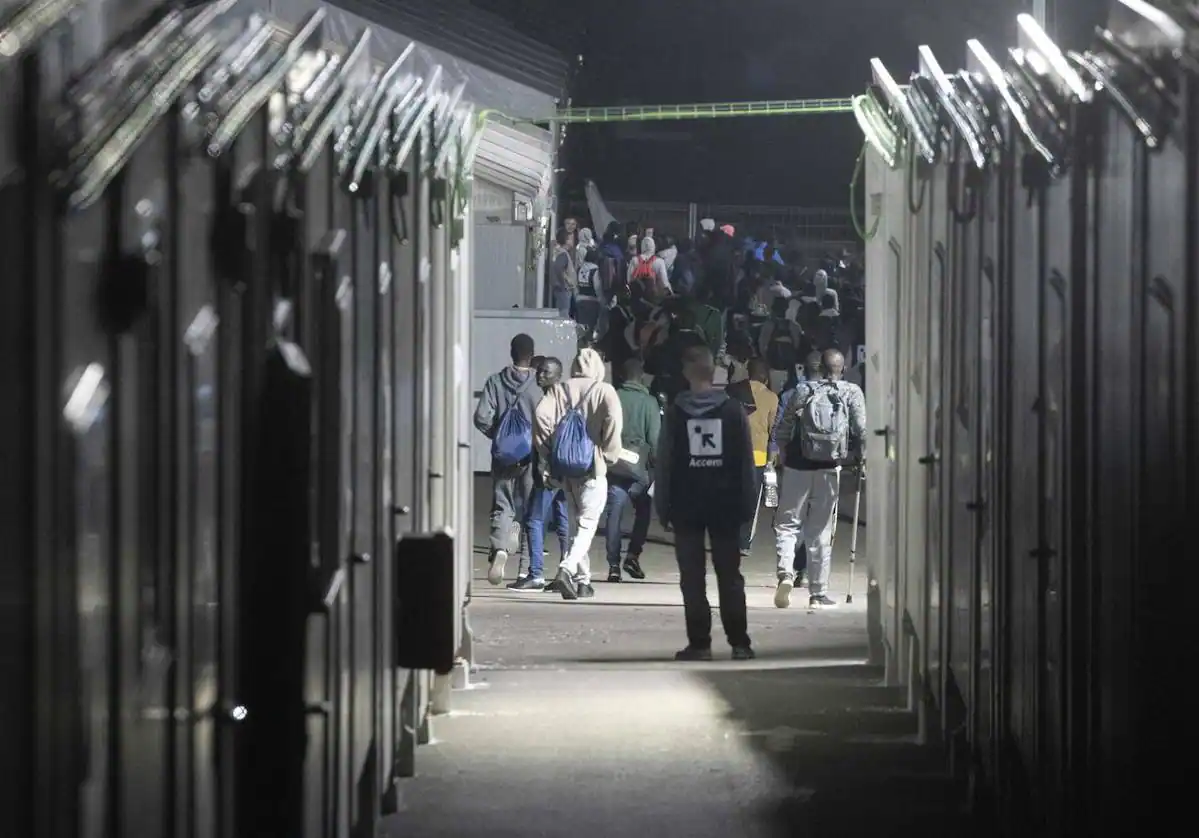 El Naval de Cartagena se estrena como campamento de inmigrantes con 120 llegados de Canarias