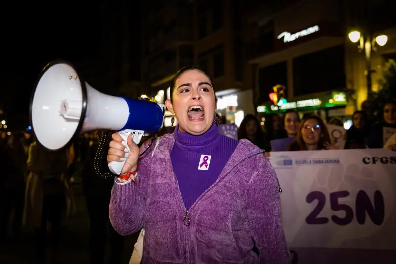 Orihuela llora a sus dos víctimas de la violencia machista en este año con la sonada ausencia de Vox