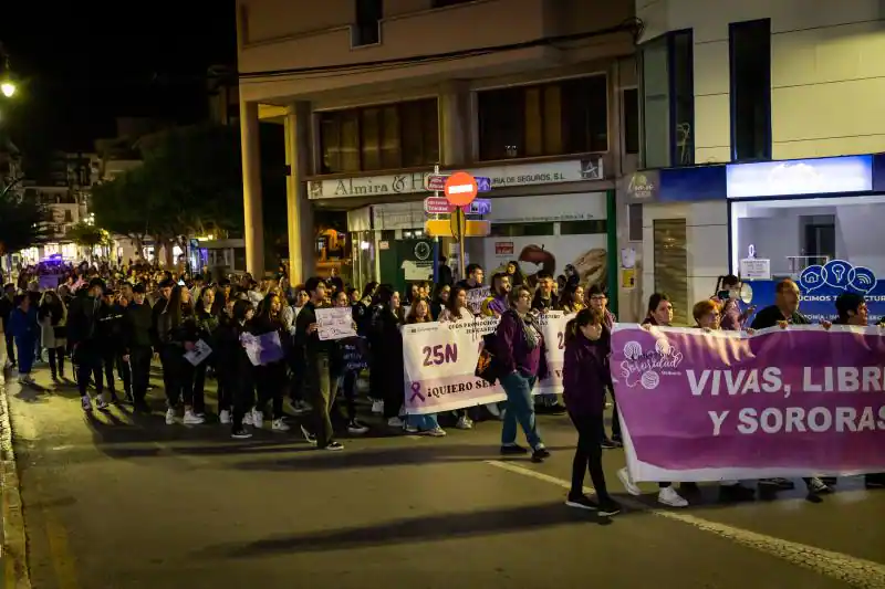 Orihuela llora a sus dos víctimas de la violencia machista en este año con la sonada ausencia de Vox