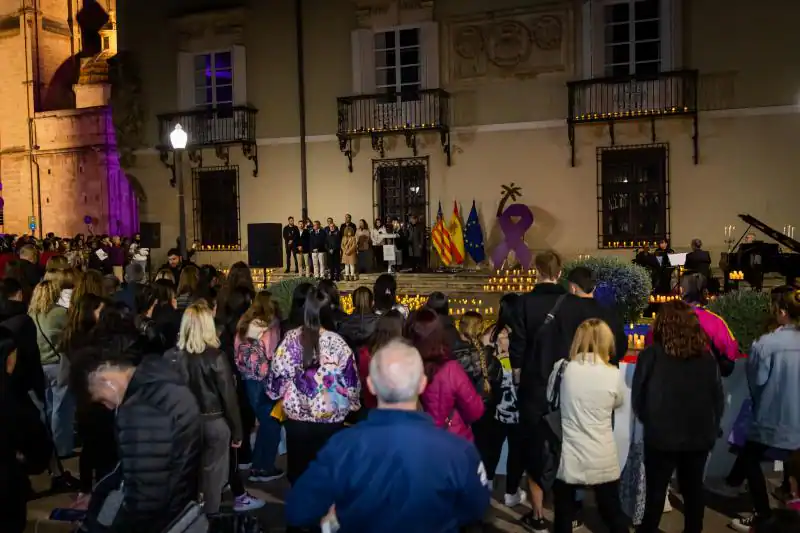 Orihuela llora a sus dos víctimas de la violencia machista en este año con la sonada ausencia de Vox