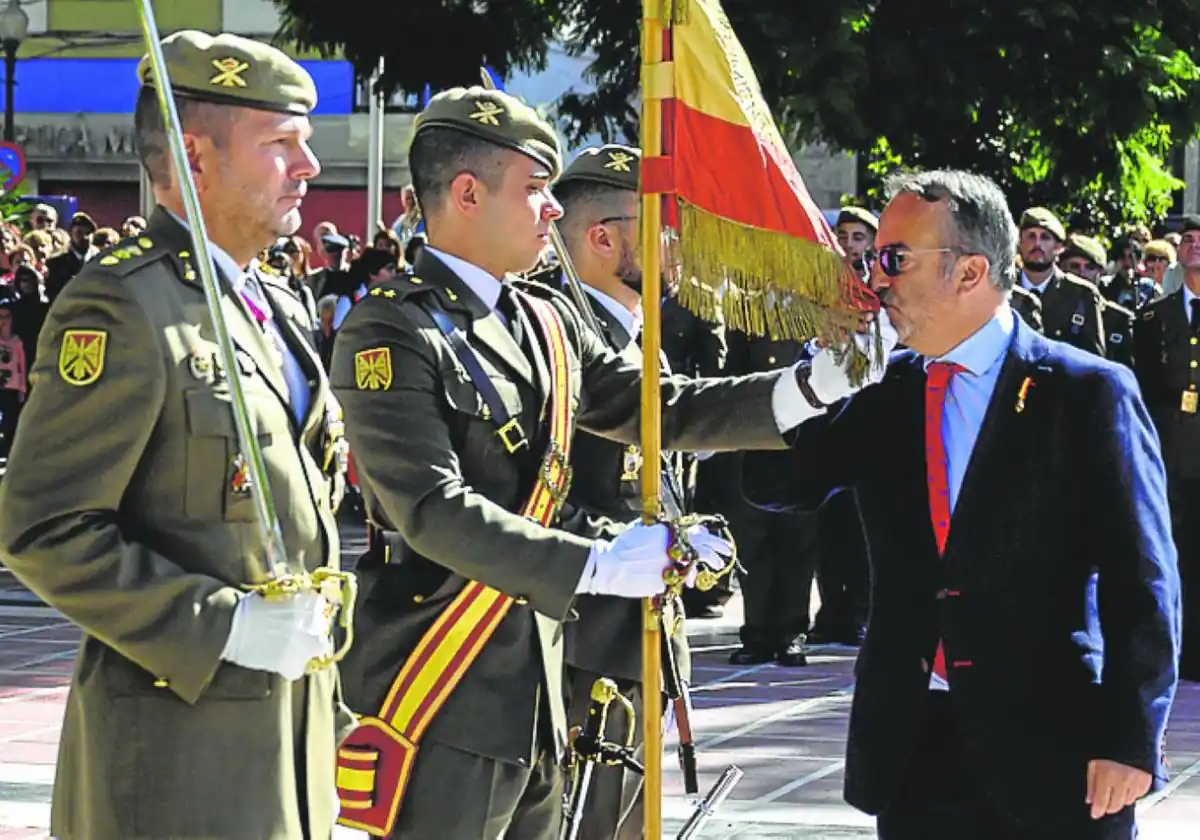 Polémica por la jura de bandera de un diputado y tres concejales del PSOE en Cieza