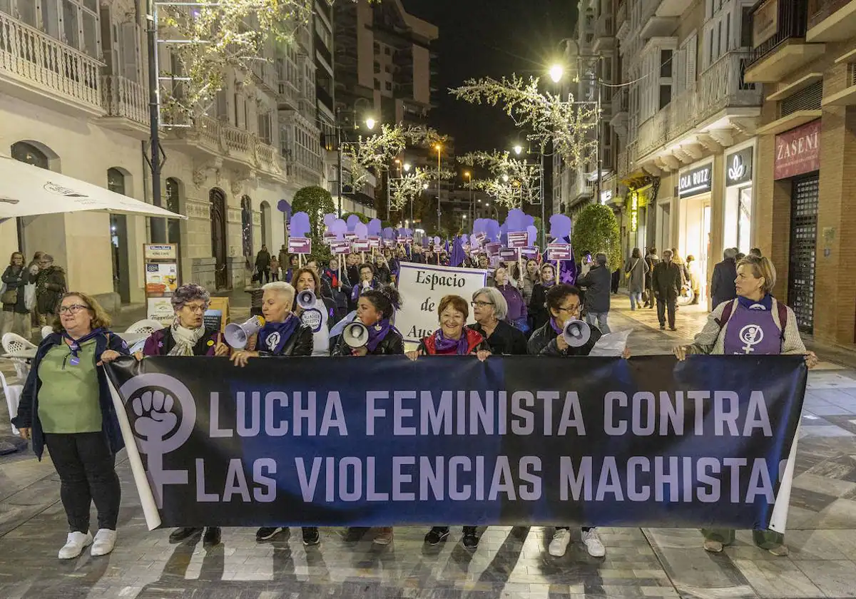 Una marea violeta recorre Cartagena para reclamar más formación contra el negacionismo: «Esto es violencia machista, y no tiene otra lectura»