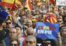 Masiva respuesta ciudadana a la concentración del PP en Belluga contra la amnistía y «por España»