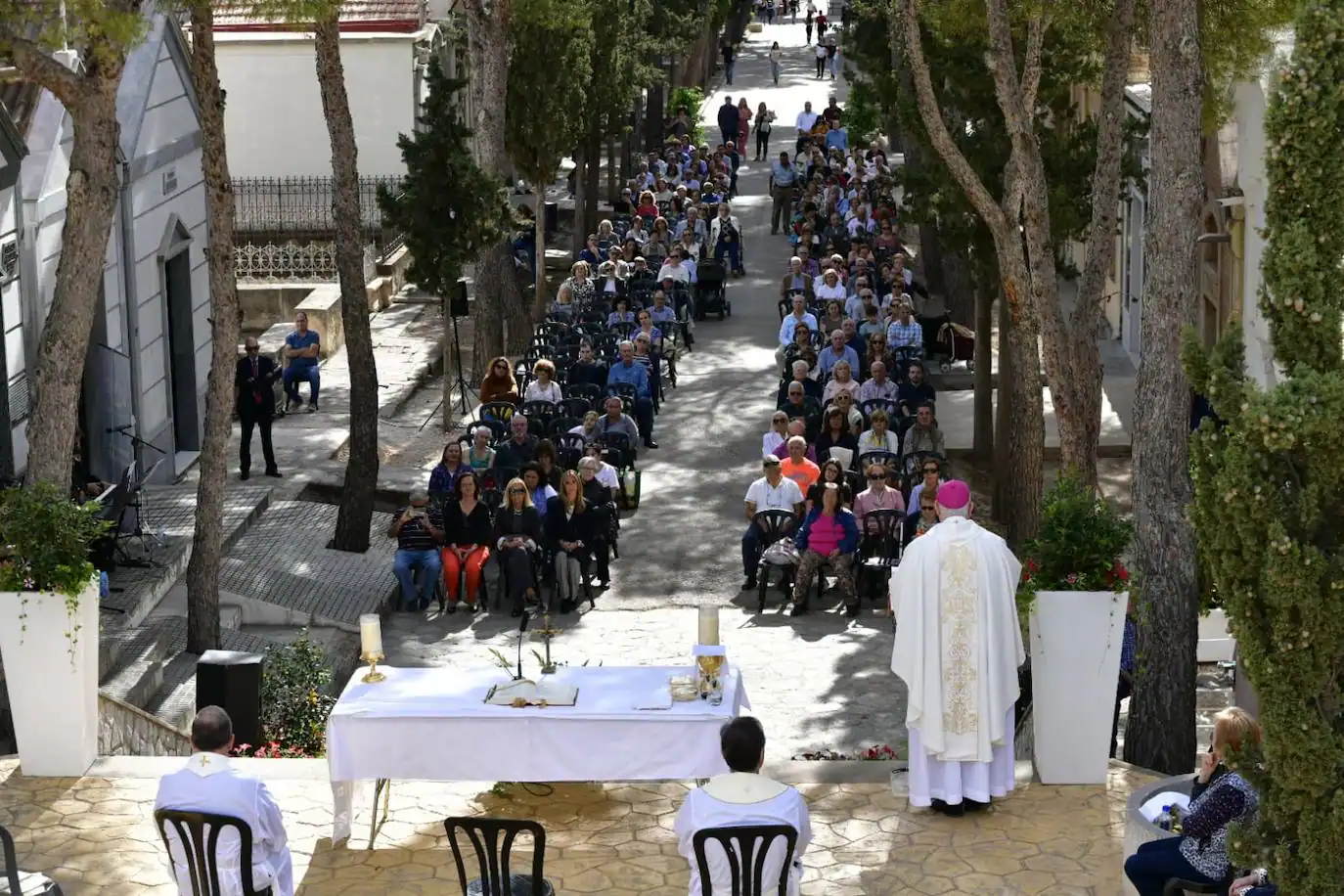 El cementerio de Nuestro Padre Jesús de Espinardo vive Todos los Santos con la menor afluencia en años
