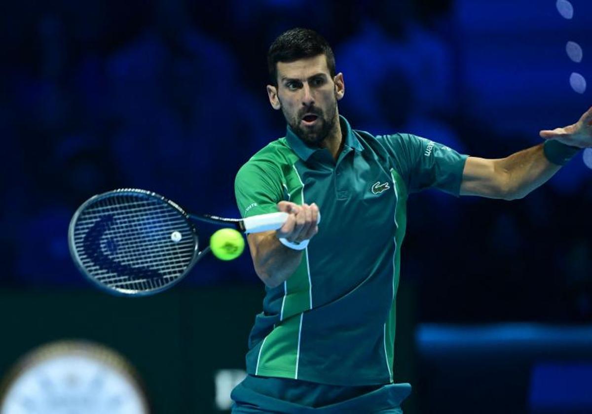 Un imparable Djokovic se lleva el primer set ante un Sinner fallón