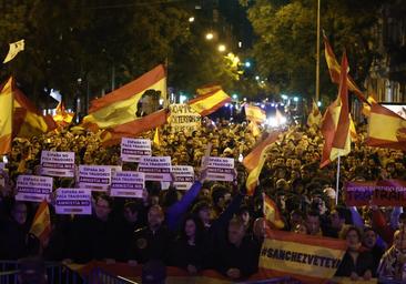 Nueva protesta contra la ley de amnistía frente a la sede del PSOE en Murcia