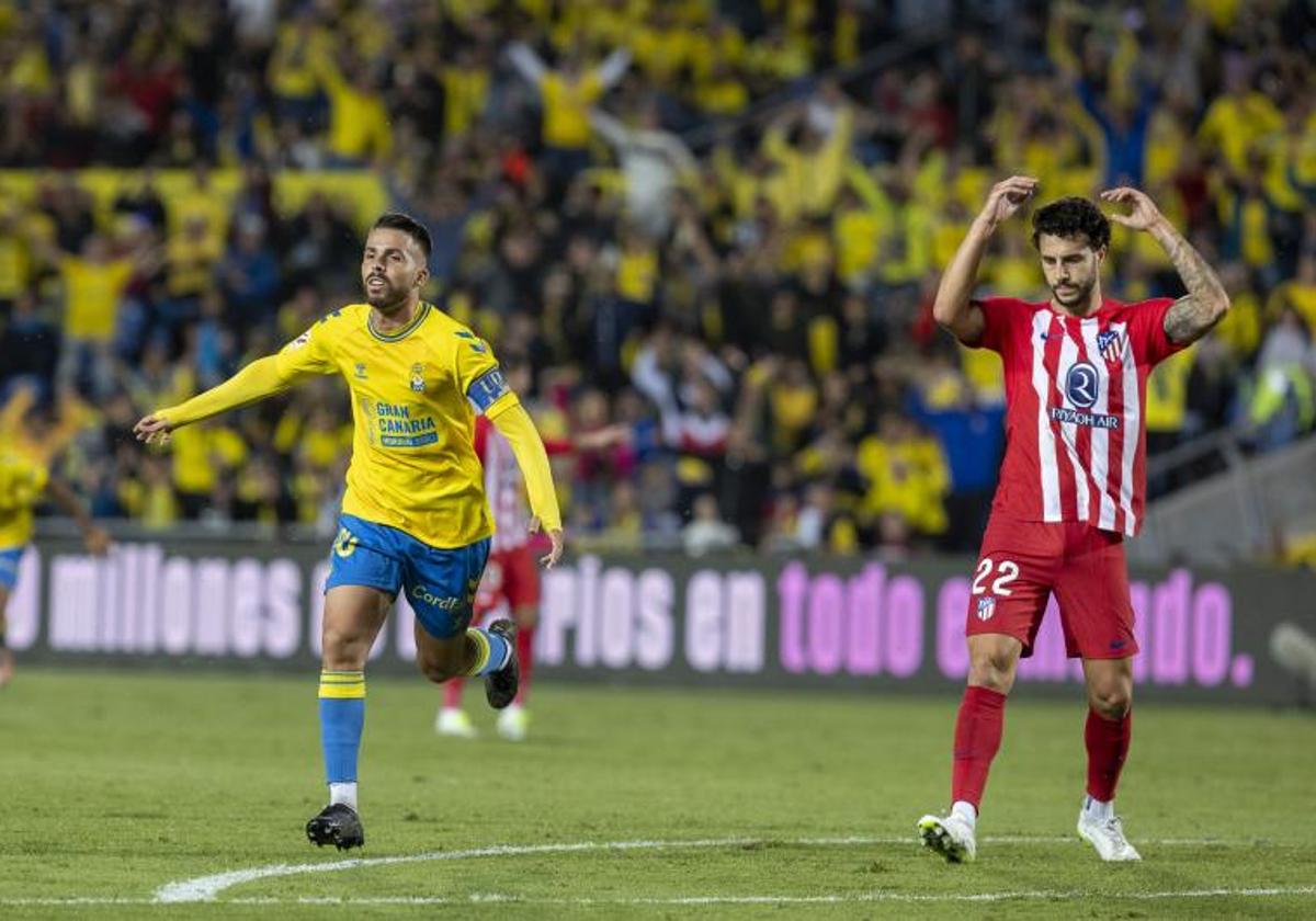 El Atlético tropieza en Las Palmas y pierde el paso de la cabeza