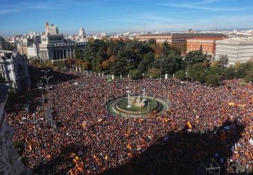 Centenares de manifestantes se dirigen a la Moncloa y cortan la A-6 durante una hora