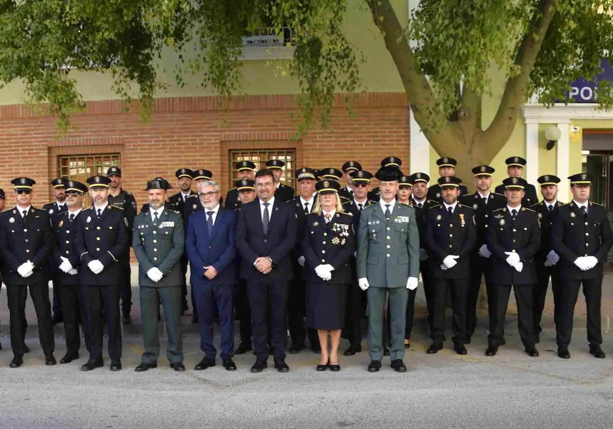 Cieza reconoce la labor de los policías locales durante la celebración de su día grande