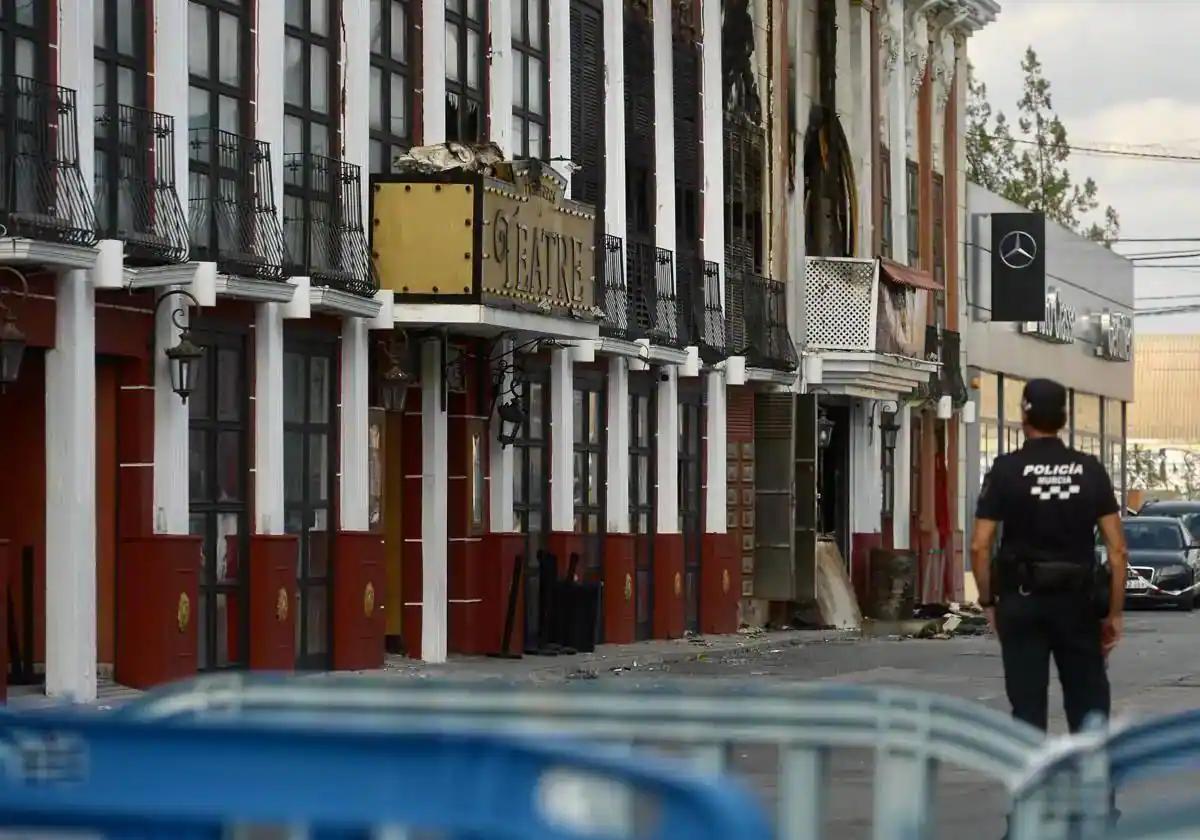 La discoteca Teatre de Murcia tenía una salida de emergencia cerrada con dos candados la noche del incendio