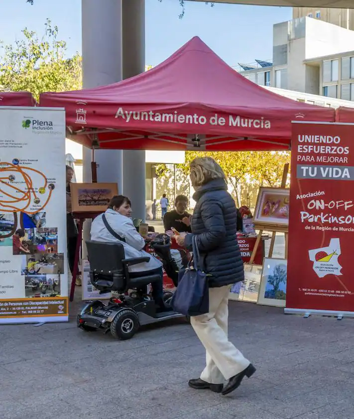 Imagen secundaria 2 - El Día de las Personas con Discapacidad 'toma' La Merced y la Plaza de Belluga en Murcia