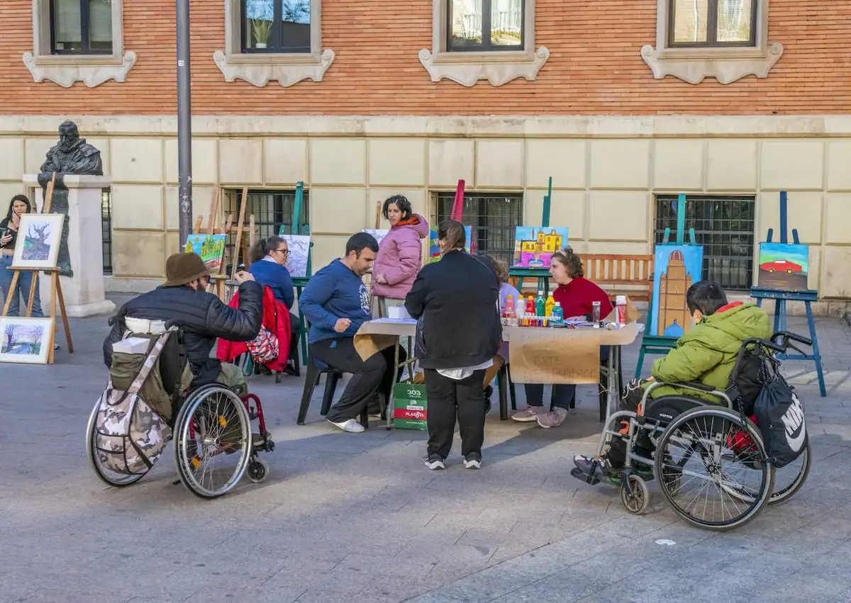 Imagen secundaria 1 - El Día de las Personas con Discapacidad 'toma' La Merced y la Plaza de Belluga en Murcia