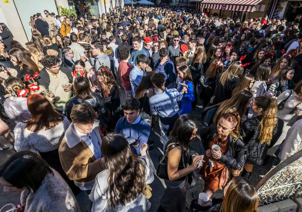 La ‘tardebuena’ capea en Murcia los atascos con autobuses llenos pero con problemas para aparcar