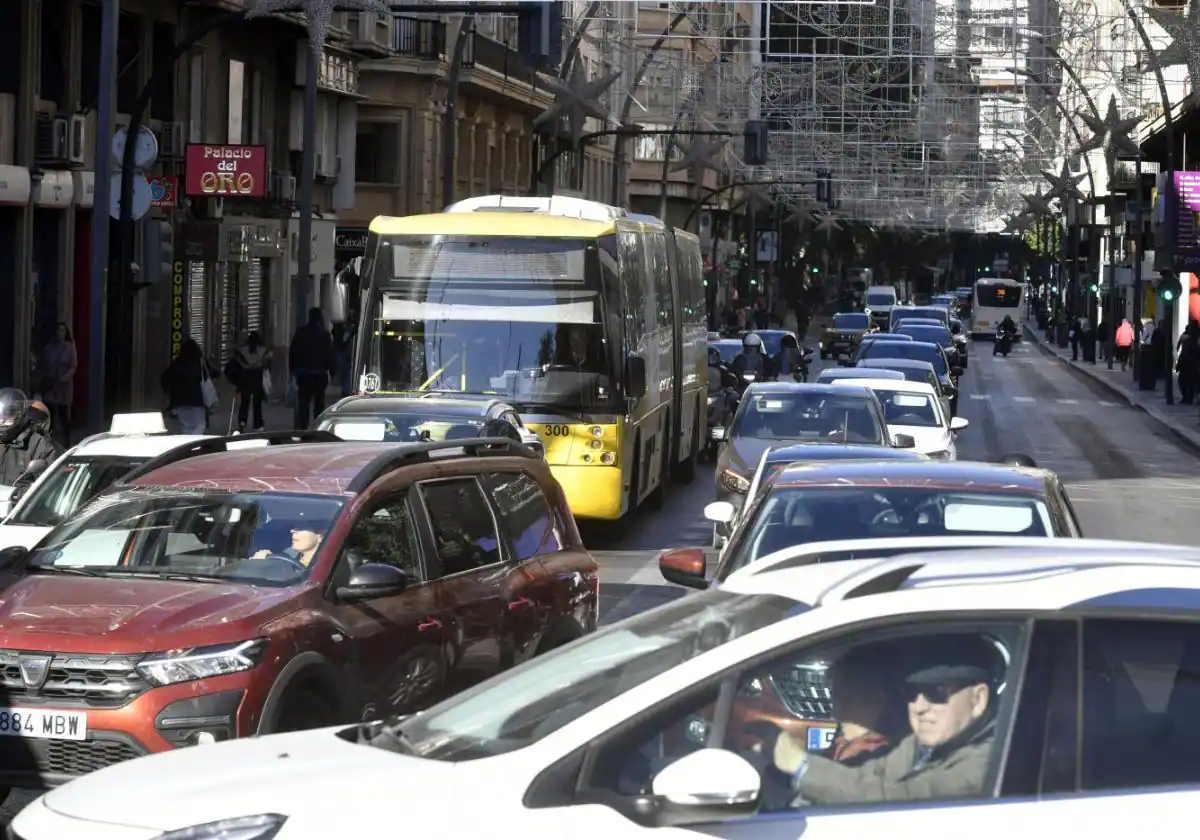 El paro de los conductores de Monbus inquieta a los usuarios de las pedanías de Murcia