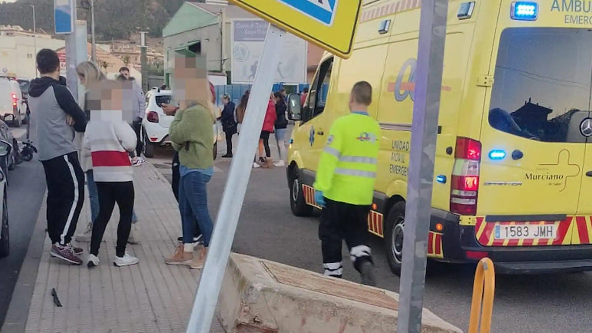 Un conductor atropella a cinco menores y un ciclista en Murcia