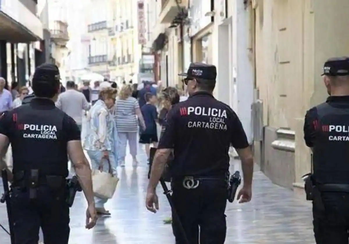 Recuperan artículos robados por una mujer en distintos comercios de Cartagena por valor de 900 euros