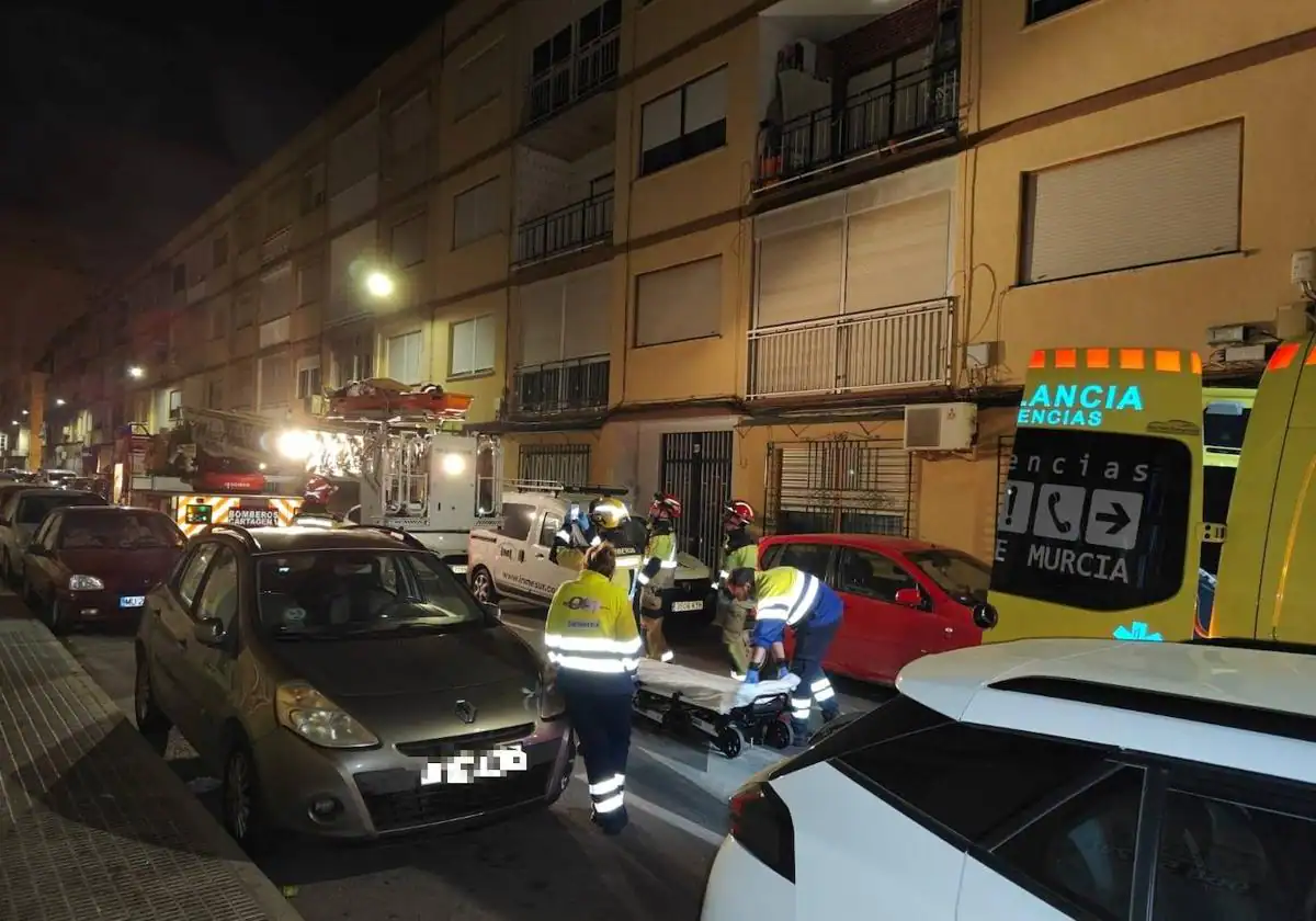 Rescatan a una anciana de 90 años accidentada en su vivienda en Cartagena