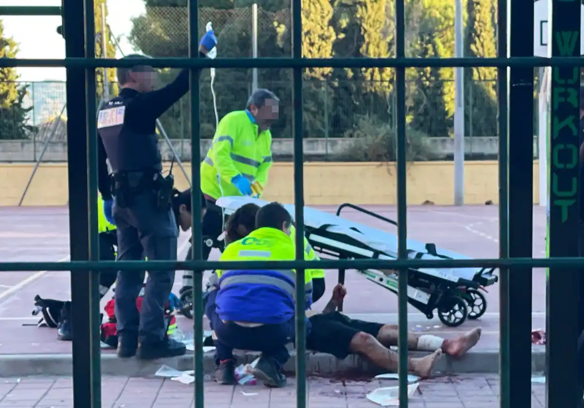 Apuñalan a un hombre en el instituto Ramón Arcas de Lorca