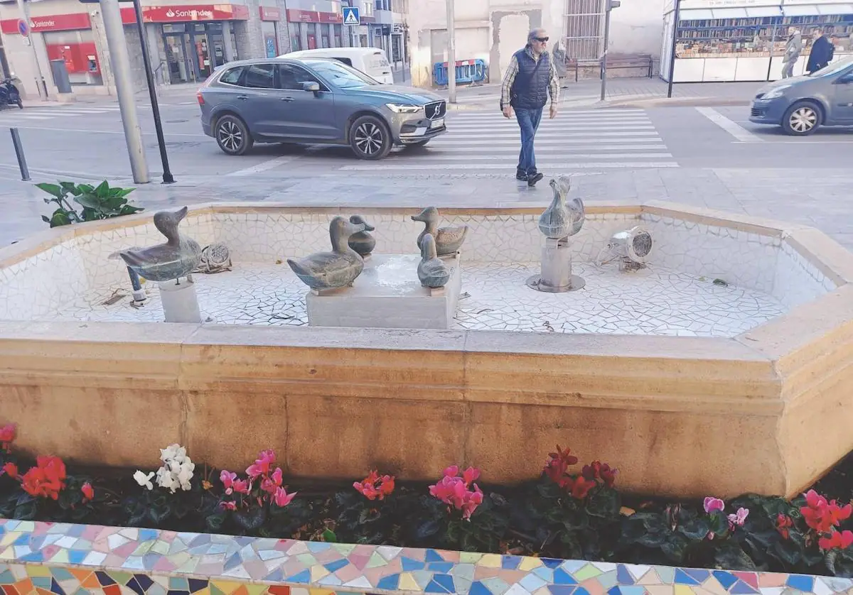 Desinfectan tres fuentes en Alhama al encontrar la bacteria de la legionela