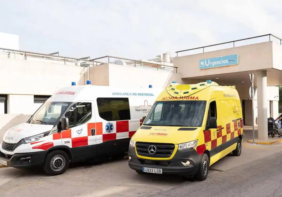 Herido un hombre de 53 años al chocar dos vehículos en Lorca